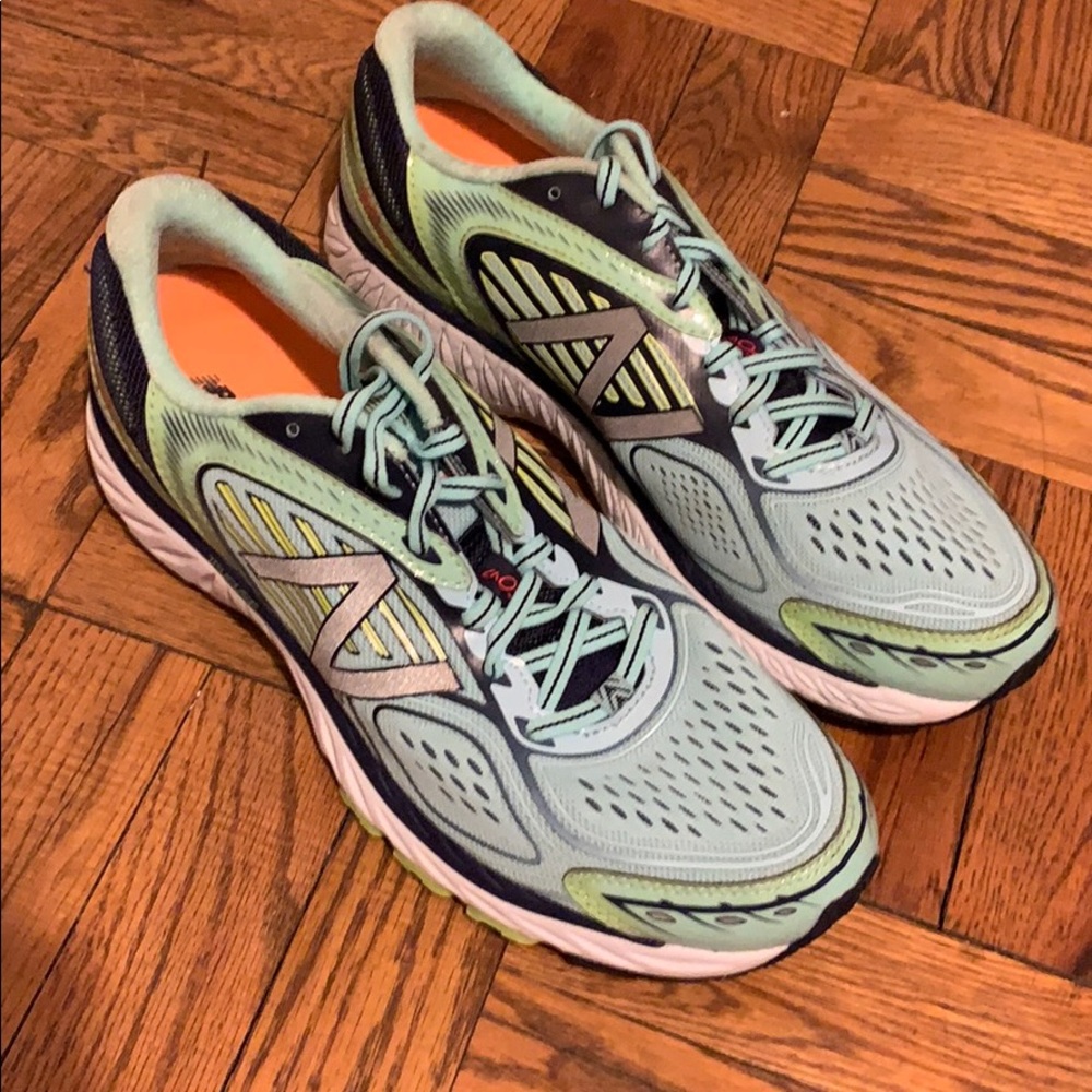 New Balance 860v7